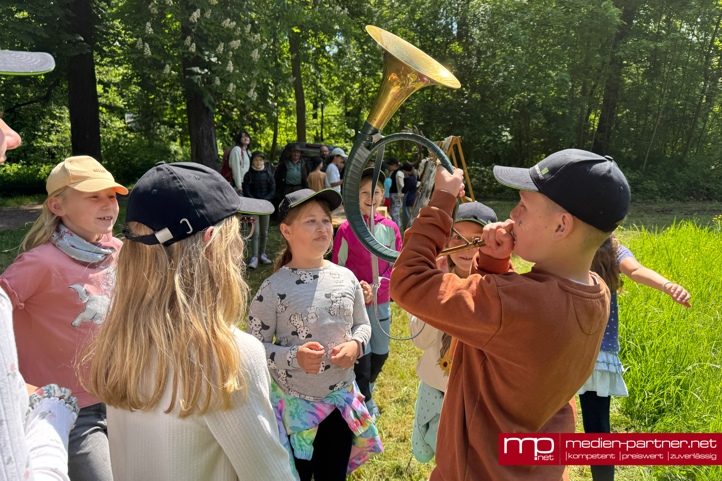 Wald erleben im Kurpark: 300 Kinder bei den Waldjugendspielen