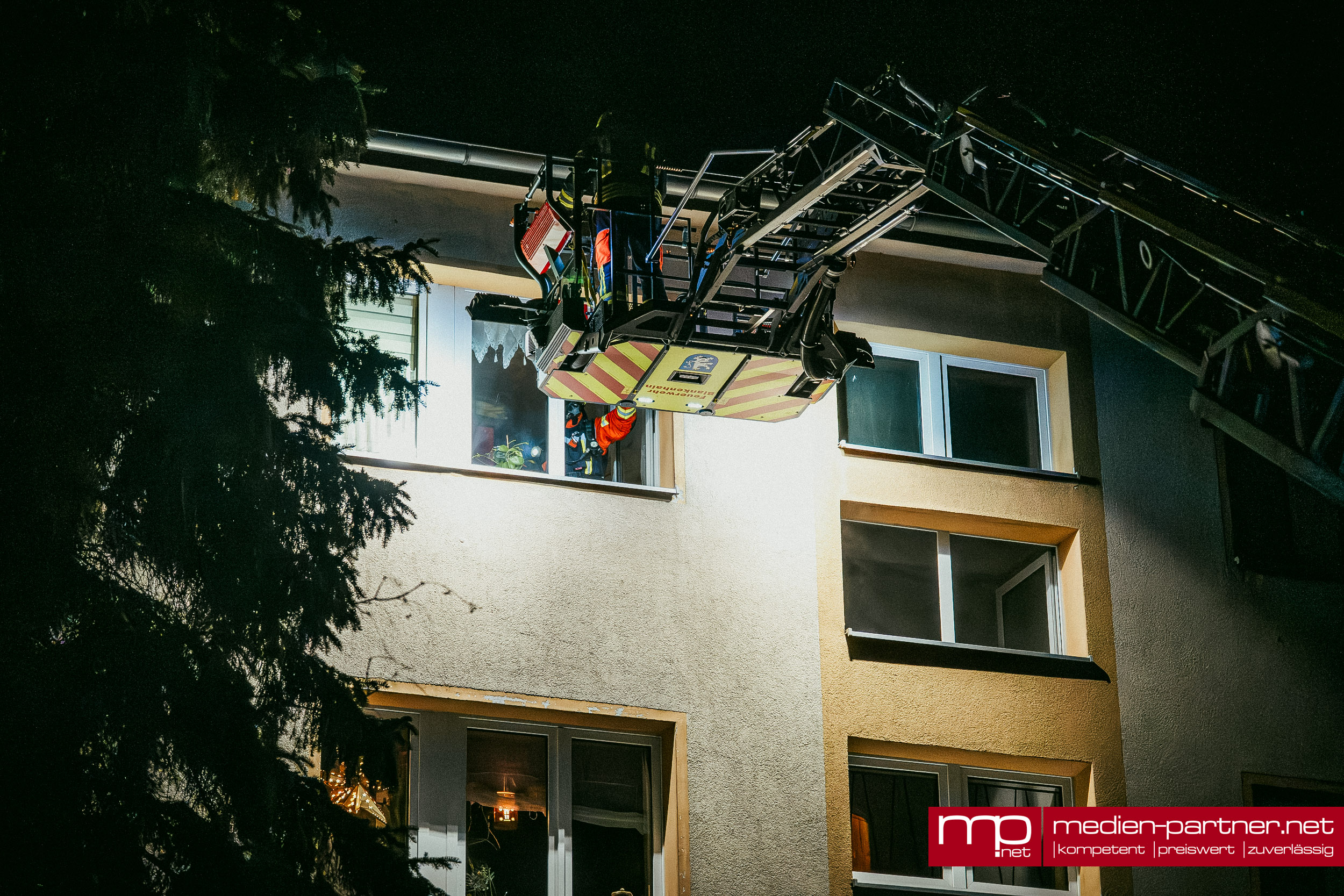 Silvester-Drama in Blankenhain: Rettungskräfte im Einsatz zwischen Flammen und Hilfeschreien