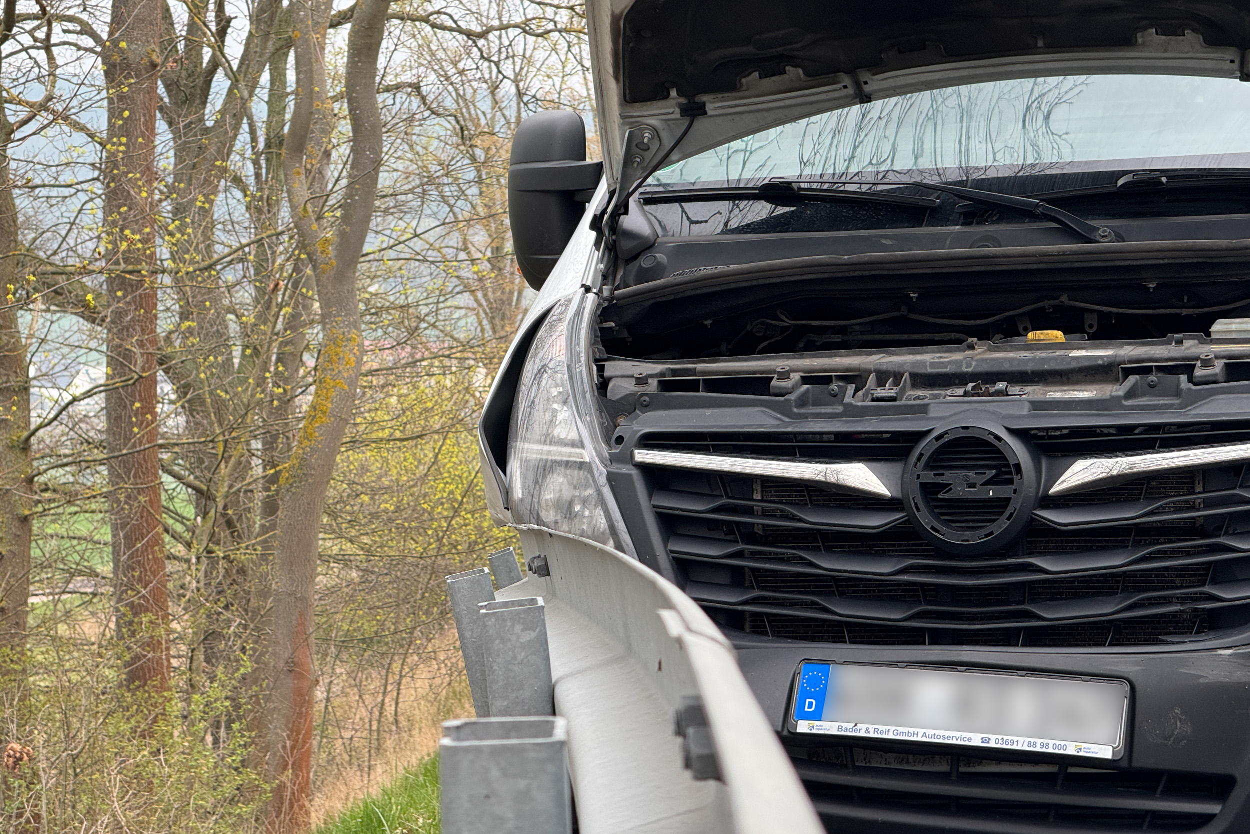 Unfall auf der B85: Medizinischer Notfall vermutet